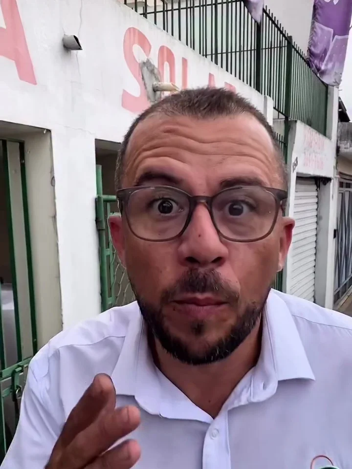 Felipe, fundador da LipSolar, em frente à sede da empresa
